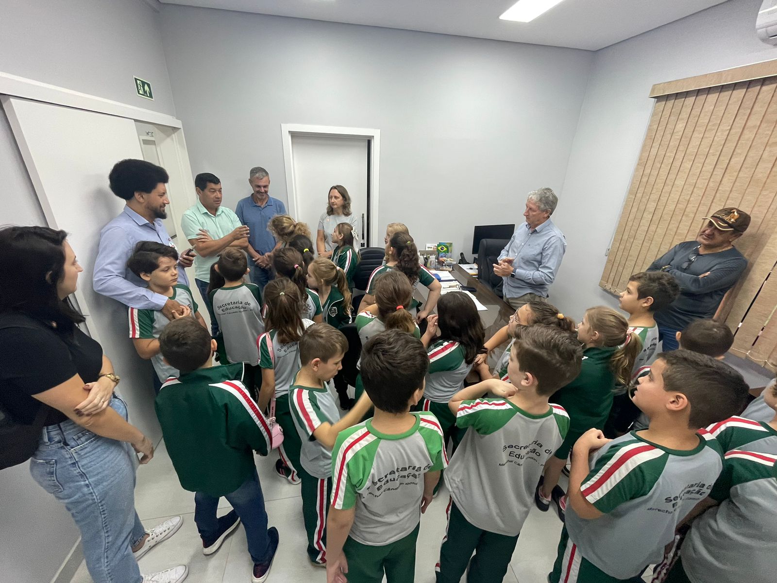 Alunos da Escola Jean Piaget conhecem o Poder Legislativo de Marechal Rondon