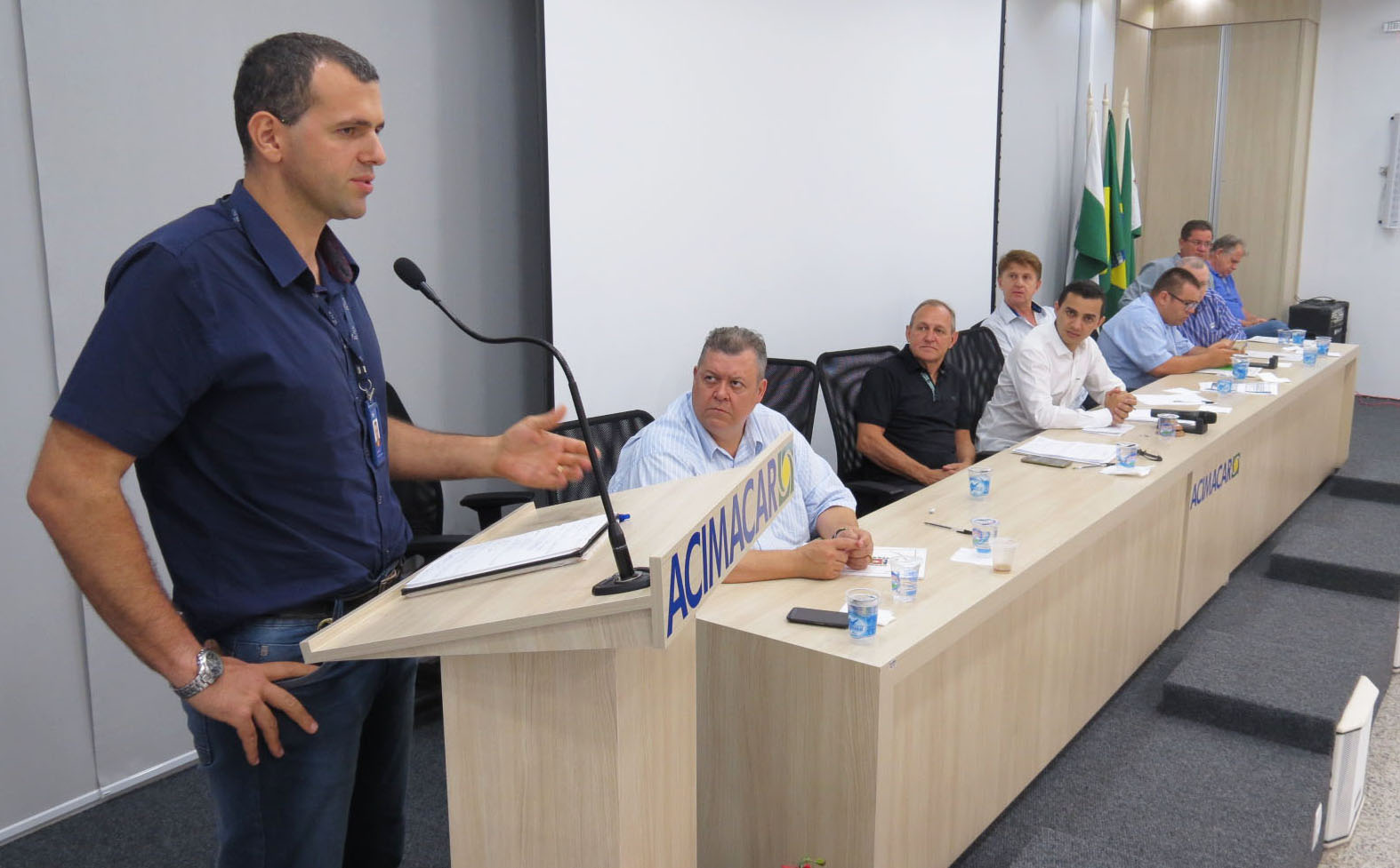 Audiência pública decide promover ação civil coletiva contra TIM