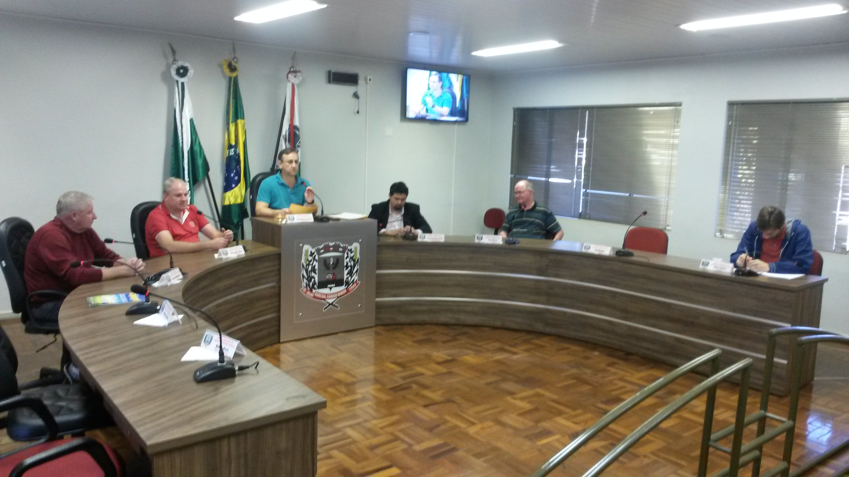 Câmara aprova projeto de lei que institui ligação de água e esgoto social 