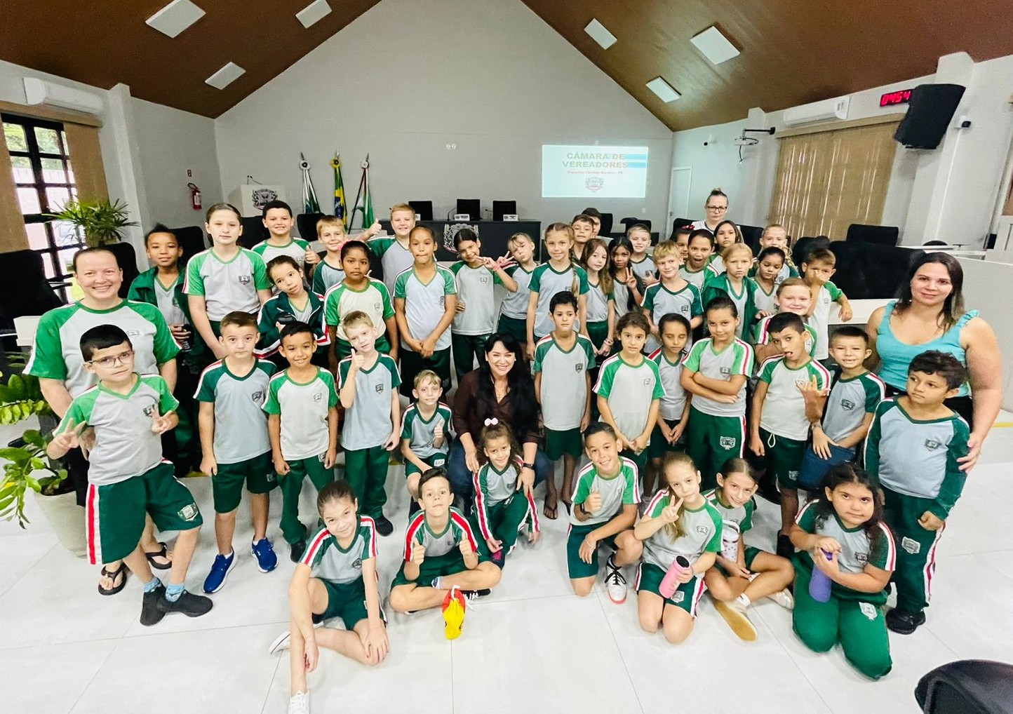 Estudantes da Escola Municipal 25 de Março conhecem a Câmara de Vereadores