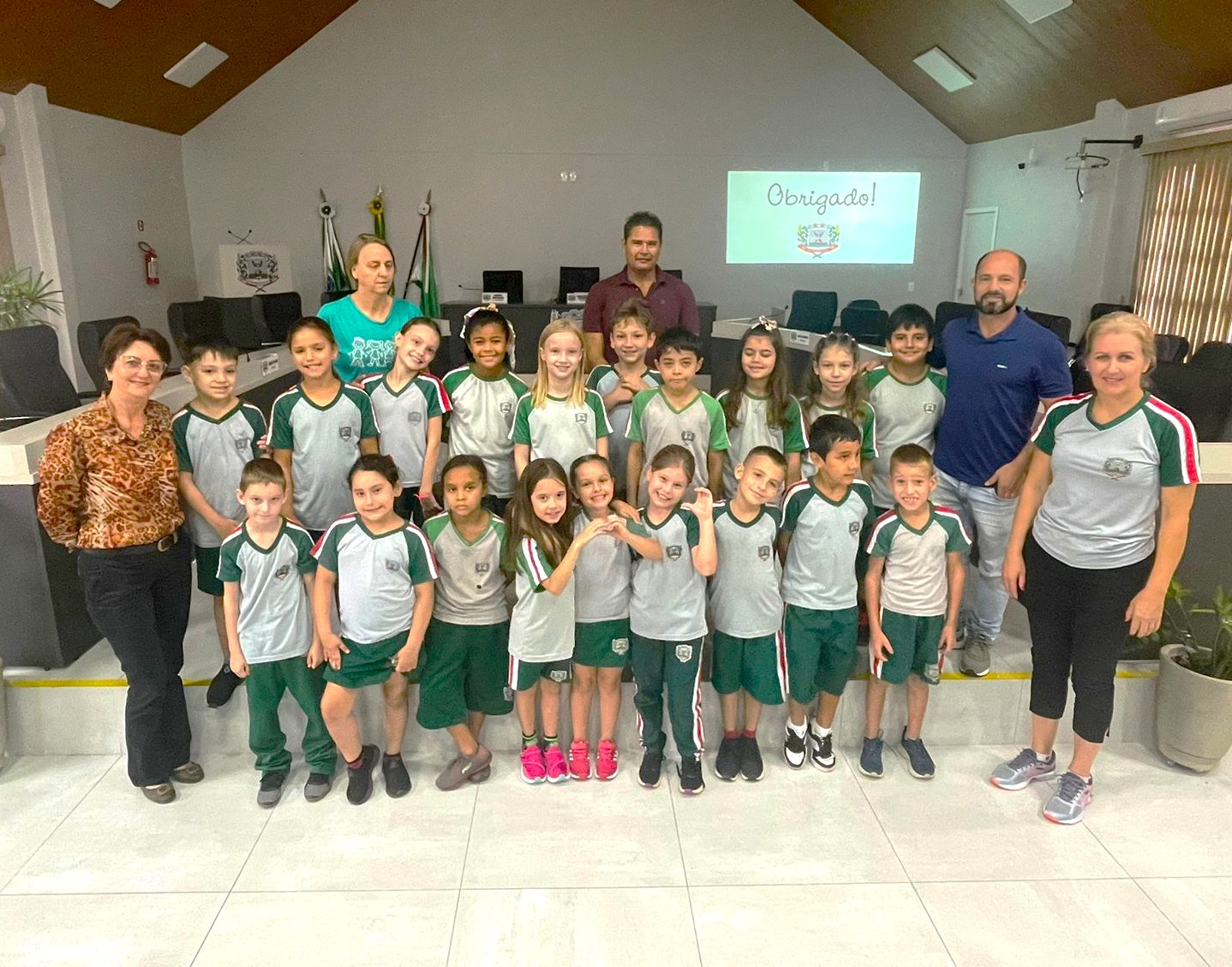 Estudantes da Escola Municipal Ana Paula conhecem a Câmara de Vereadores