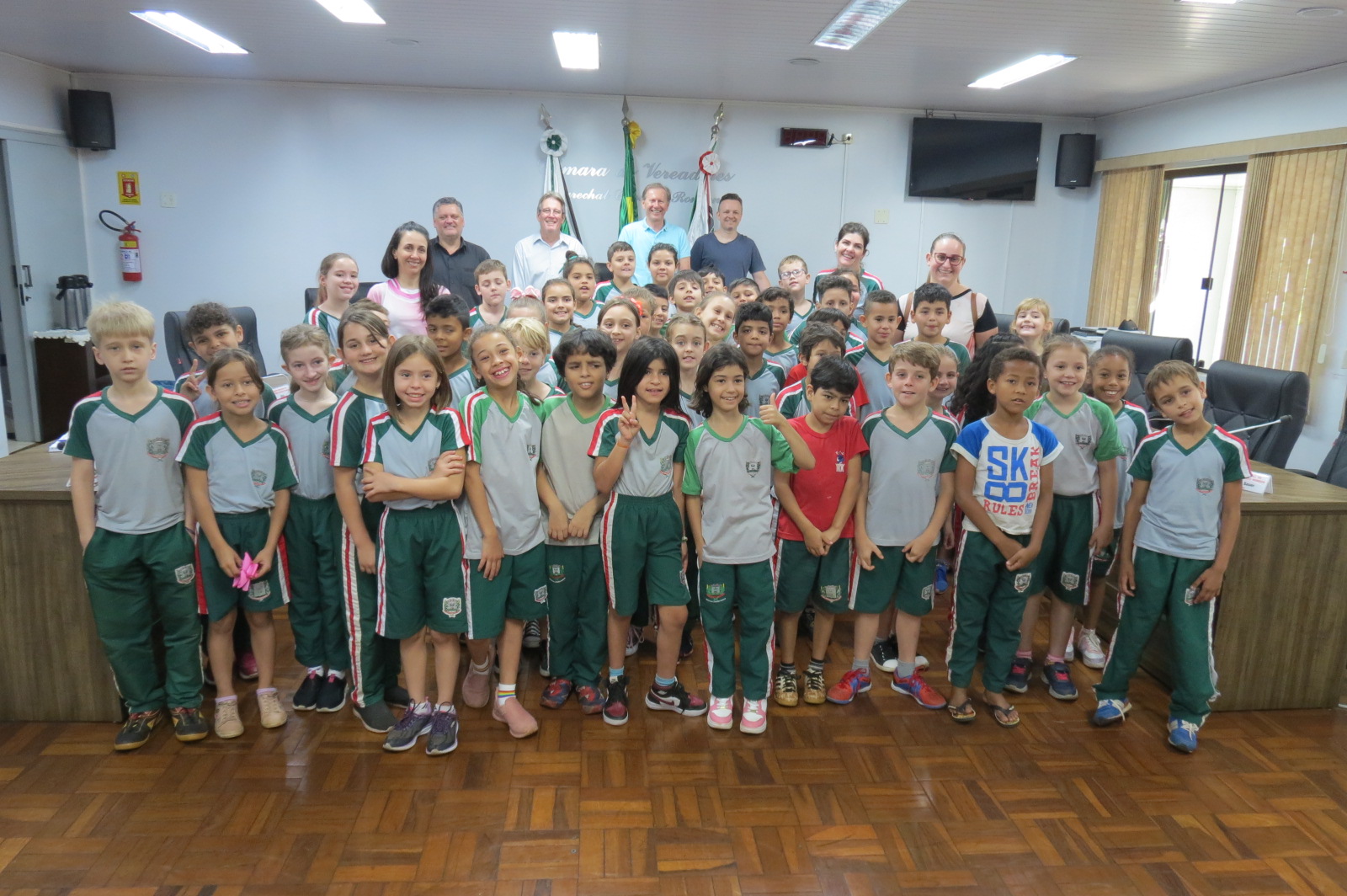 Estudantes da Escola Waldomiro Liessen visitam a Câmara de Vereadores