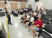 Estudantes do Colégio Estadual Eron Domingues visitam a Câmara de Vereadores