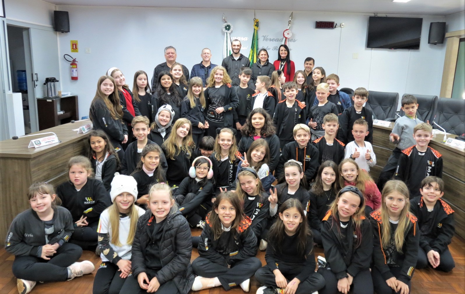 Estudantes do Colégio Martin Luther visitam o Poder Legislativo 