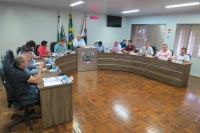 Por maioria, Câmara reprova contas do município de 2001