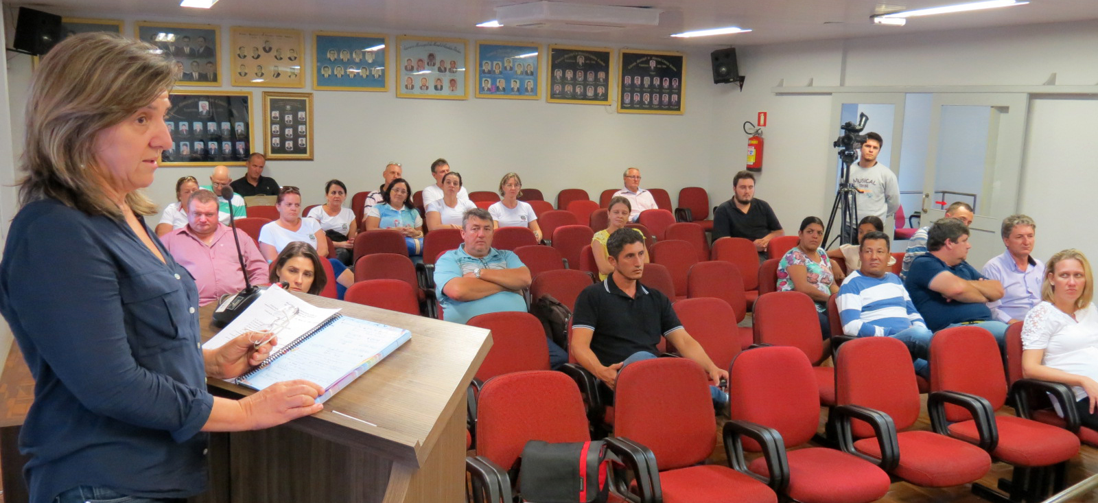 Secretária apresenta aos vereadores rondonenses relatório de ações da Educação