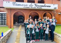 Turma do 3º ano da Escola Municipal Floriano Peixoto visita Câmara de Vereadores