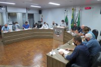 Vereadores apresentam projeto que revoga lei que acabou com tarifa mínima do Saae